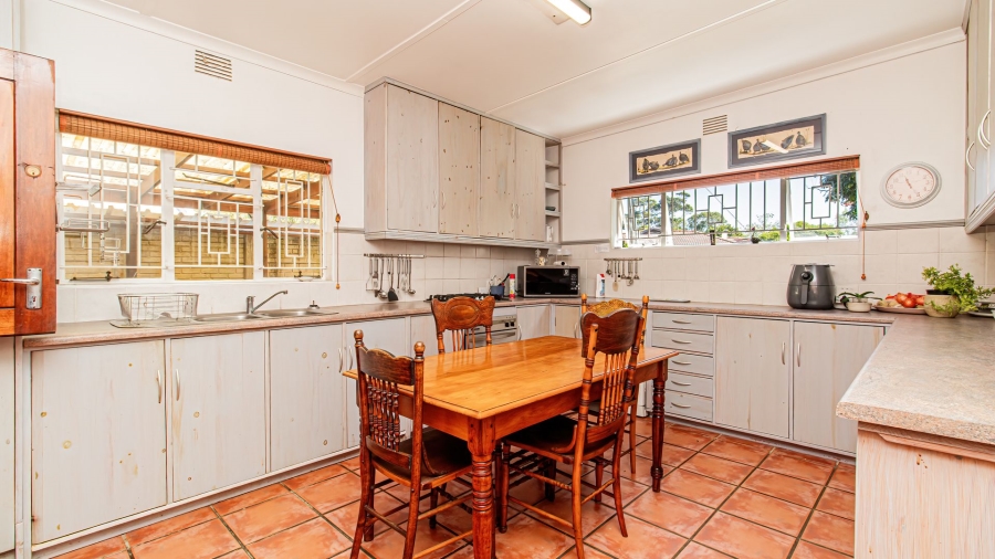 5 Bedroom Property for Sale in The Island Western Cape